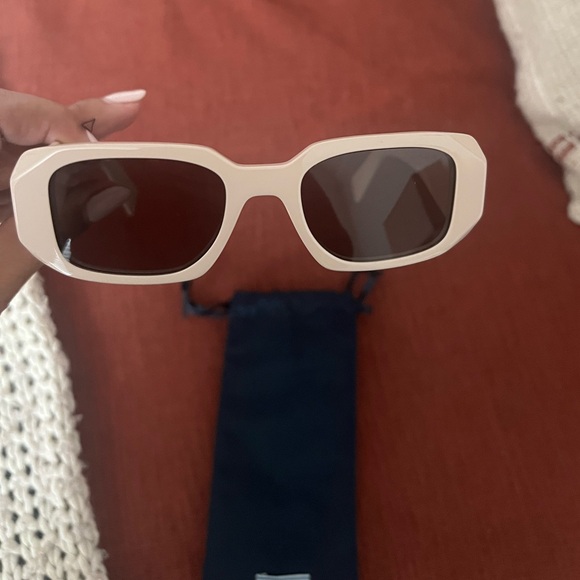 Prada sunglasses - Picture 2 of 5